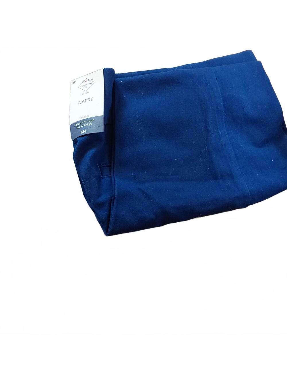 St John's Bay American Navy capri pants Size 4P - New!